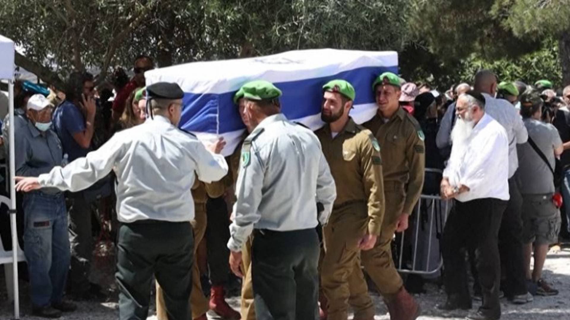 بالفيديو .. الاحتلال الإسرائيلي يشيع أحد جنوده القتلى بصواريخ المقاومة الفلسطينية