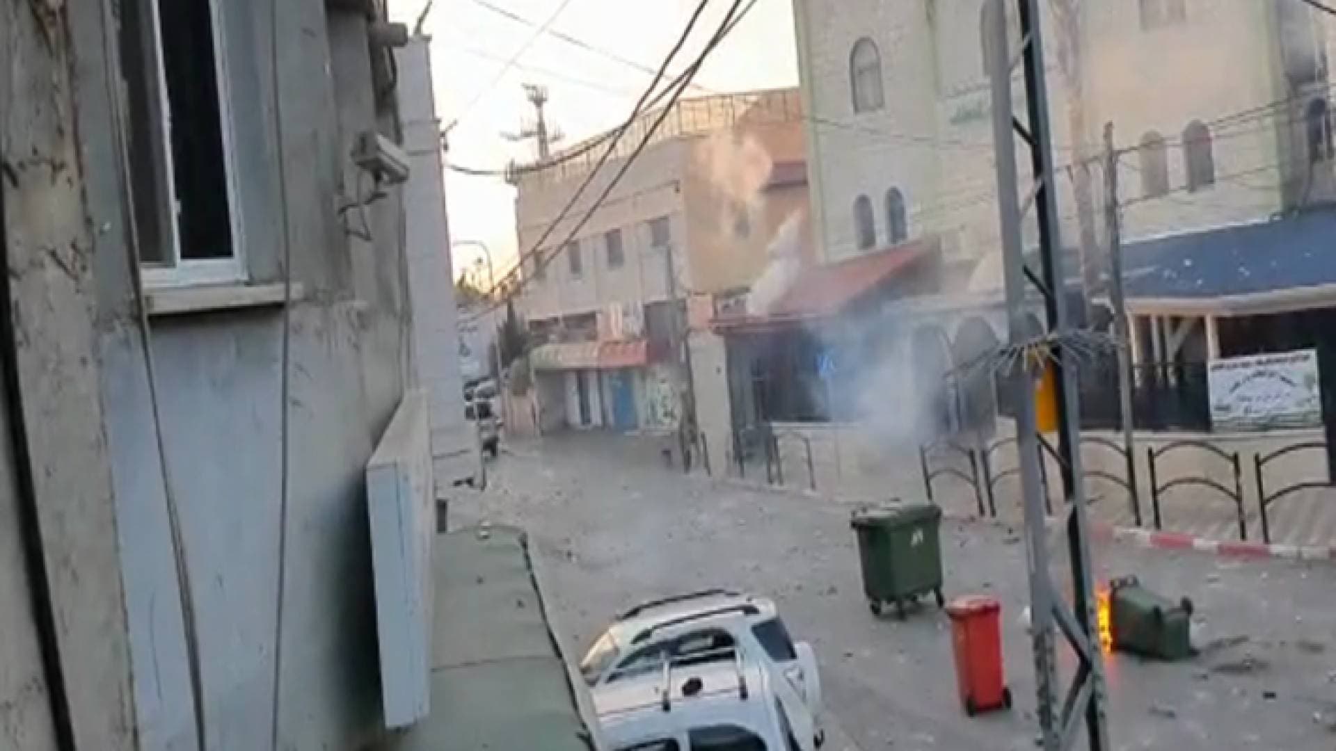 الاحتلال الإسرائيلي يعتدي على الفلسطينيين بعد اعتقال الشيخ كمال الخطيب في كفر كنا