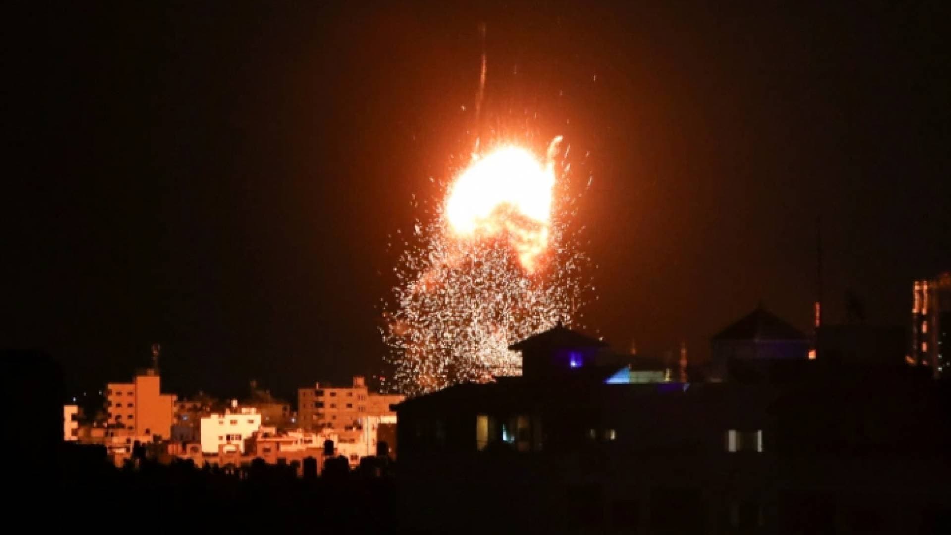 ٣٠ غارة جوية تستهدف أراضي وممتلكات في غزة خلال نصف ساعة