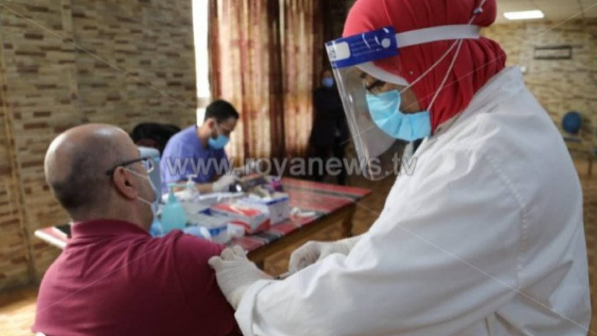 ٥٥٠ معلما ومعلمة يتلقون لقاح كورونا في الاغوار الشمالية