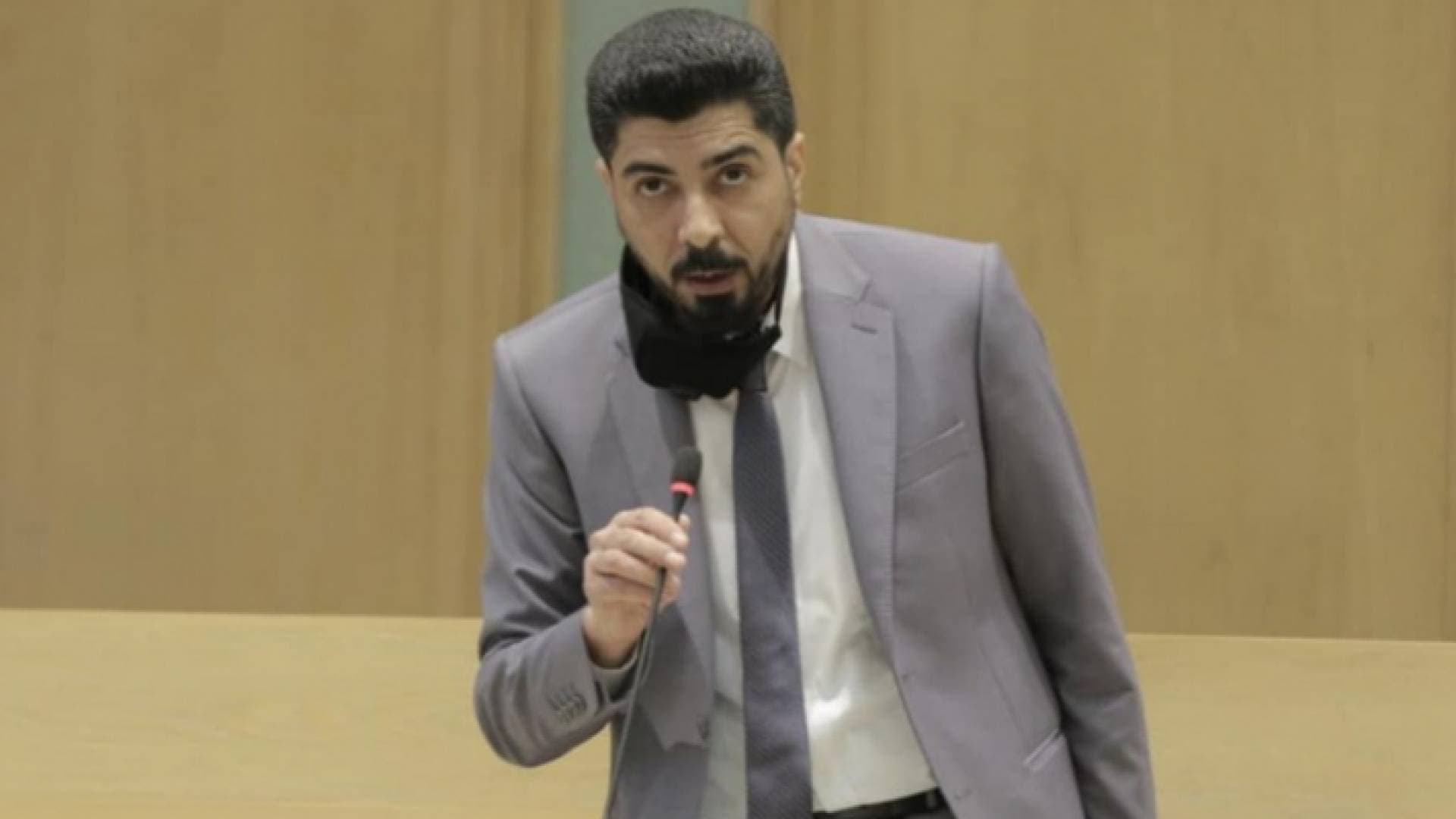 النائب أحمد عشا يطالب بتغليض العقوبات لمن يعتدي على الكوادر الطبية