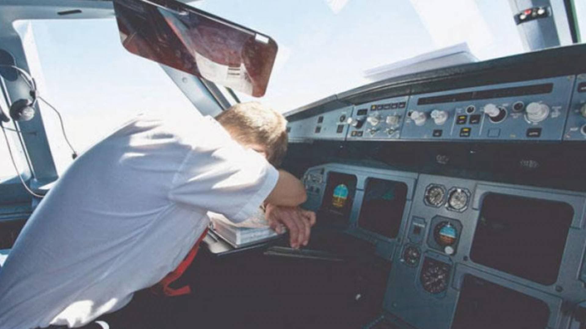 نام الطيار في أثناء رحلة.. وهذا ما حصل