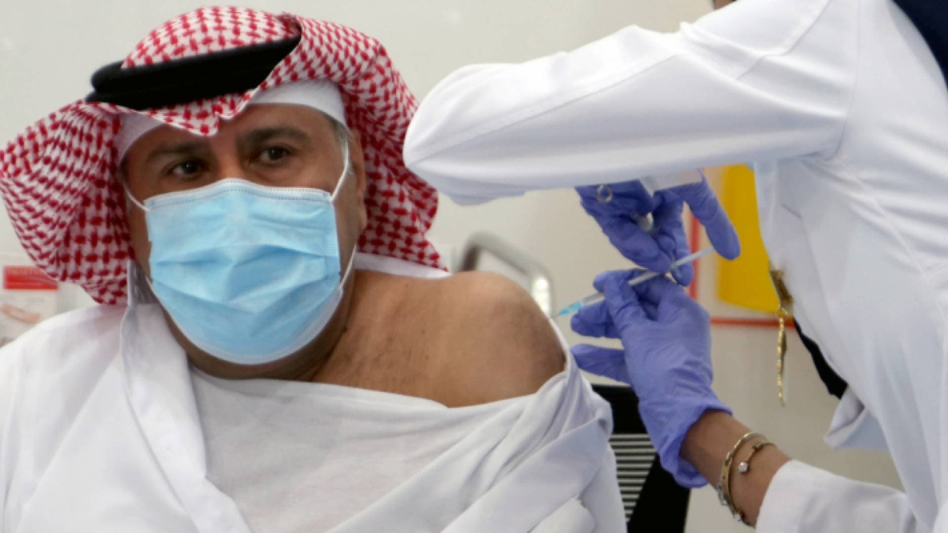 البحرين تحث متلقي لقاح "سينوفارم" الصيني على أخذ جرعة ثالثة