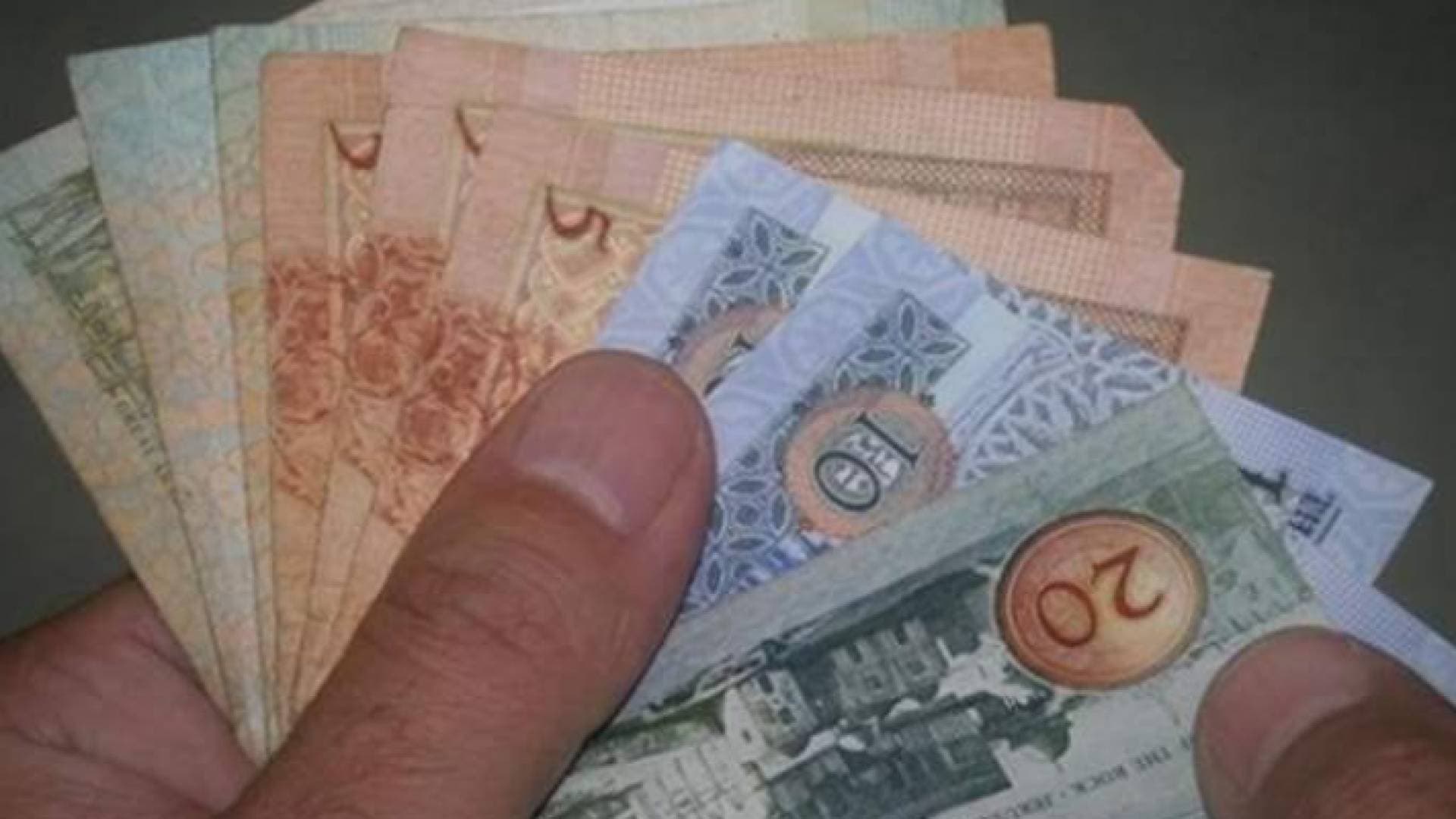 صرف إكراميات نقدية لذوي شهداء الجيش الأحد