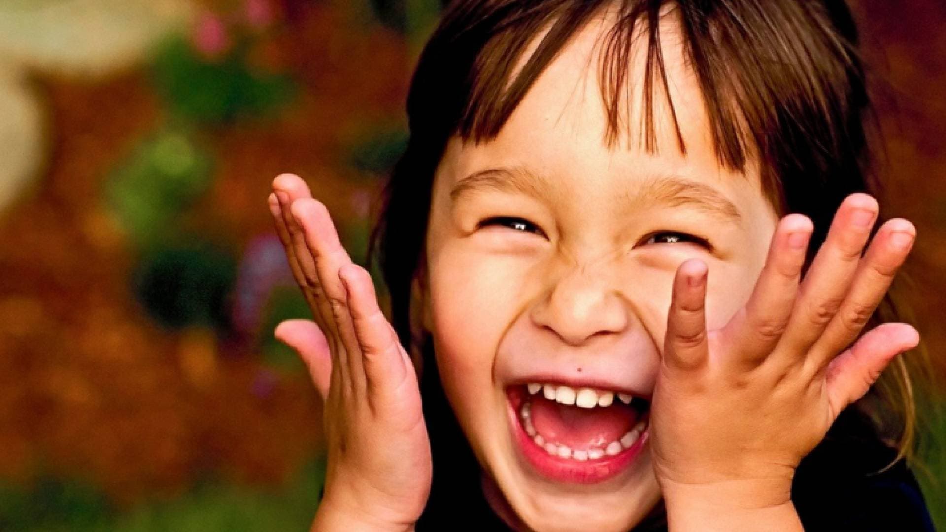 فوائد الضحك للقلب ومخاطر الجلوس.. ١١ حقيقة صحية ستفاجئك