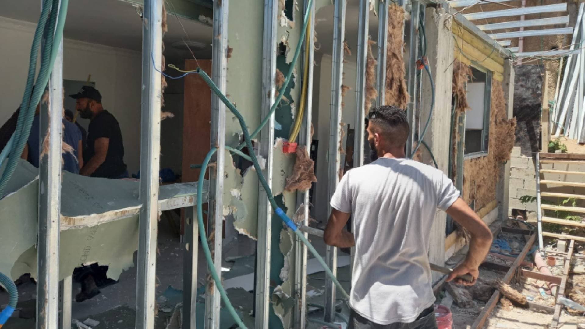 الفلسطيني مهند بشير.. شاب مقدسي أجبره الاحتلال الإسرائيلي على هدم منزله بيده
