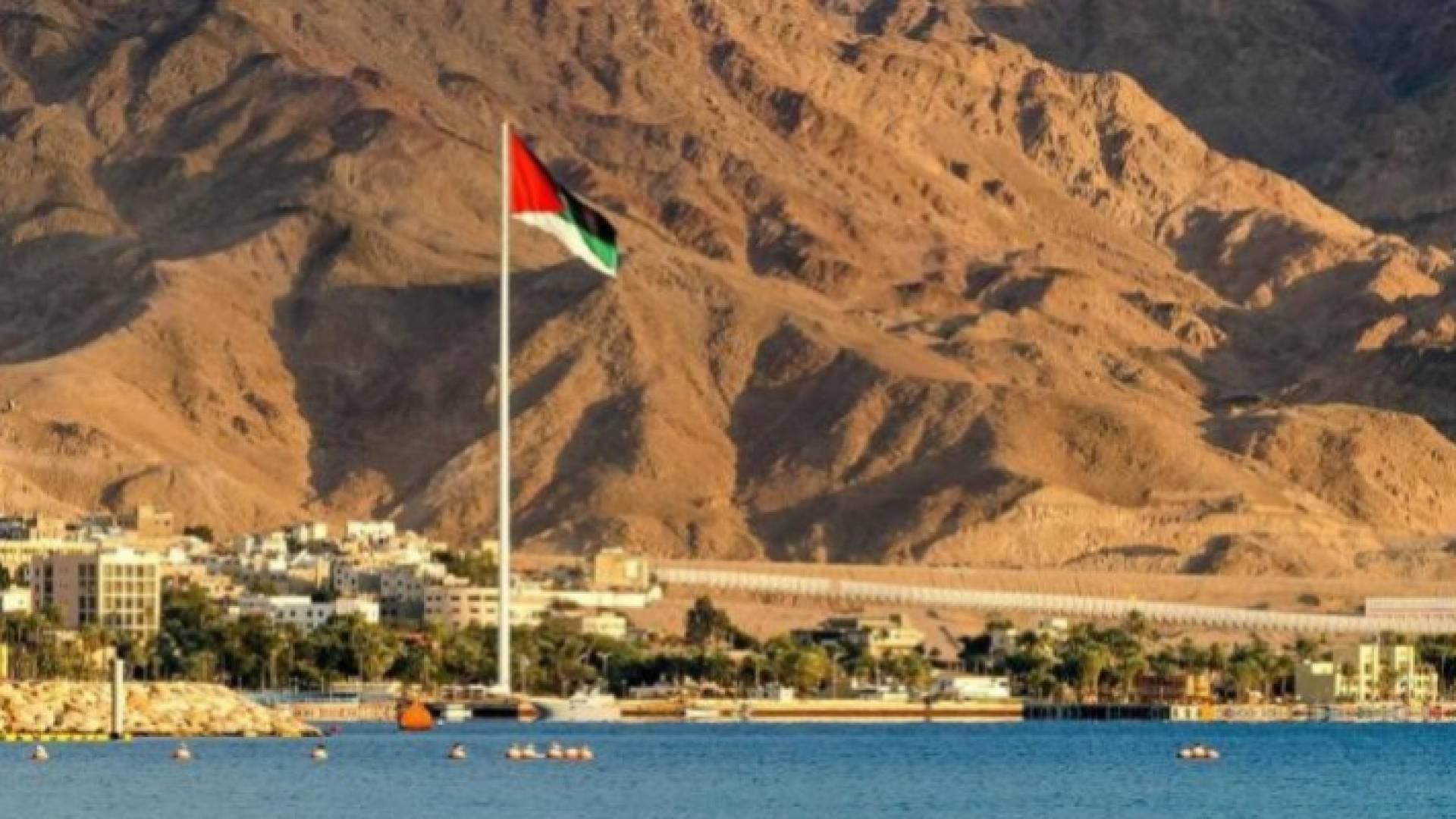 تأهب في العقبة لأي تسرب من ناقلة نفطية في "باب المندب".. فيديو