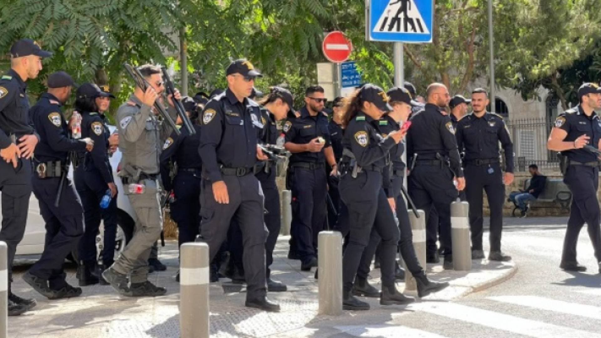 باب العامود يتحول لثكنة عسكرية مع انطلاق "مسيرة الإعلام"