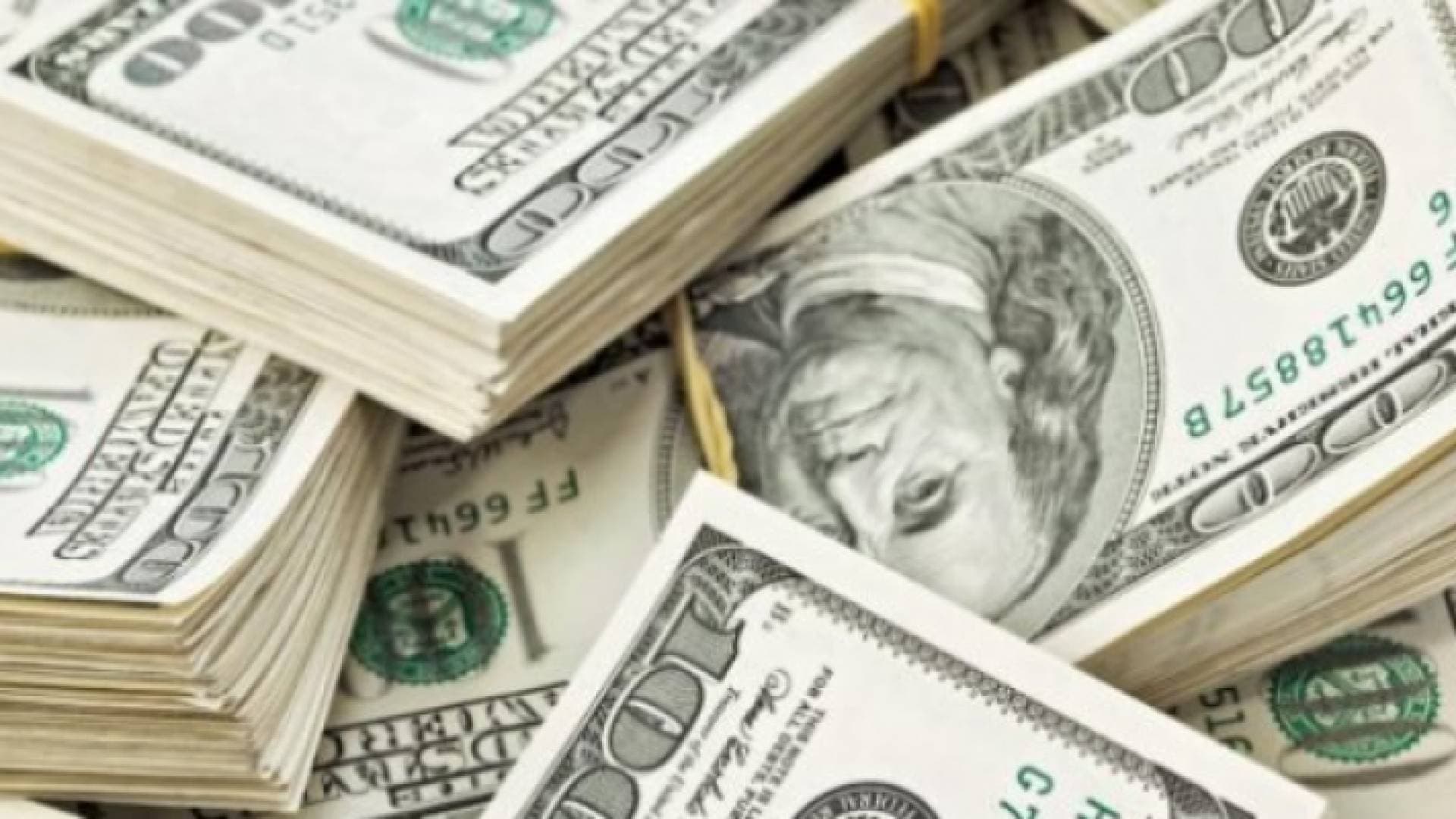 ارتفاع الدولار الأمريكي لأعلى مستوى في ٥ أسابيع