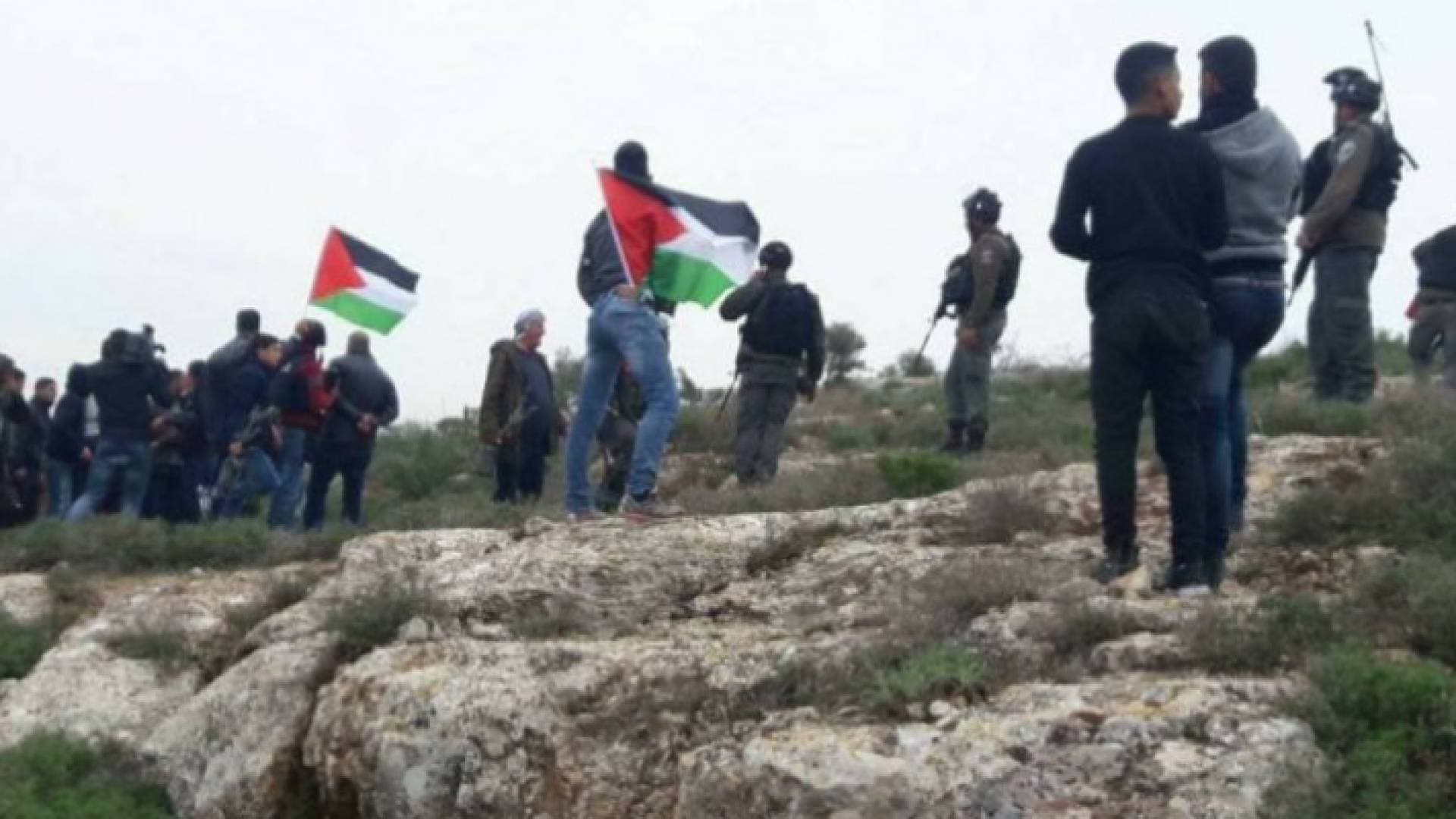 إصابة عشرات الفلسطينيين بمواجهات مع الاحتلال الاسرائيلي في نابلس.. فيديو