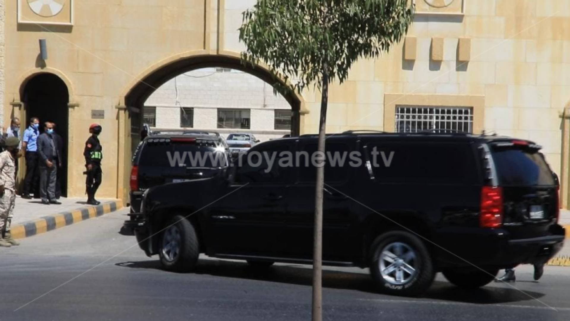 جلسة سرية لمحاكمة المتهمين بقضية الفتنة عوض الله والشريف حسن - فيديو
