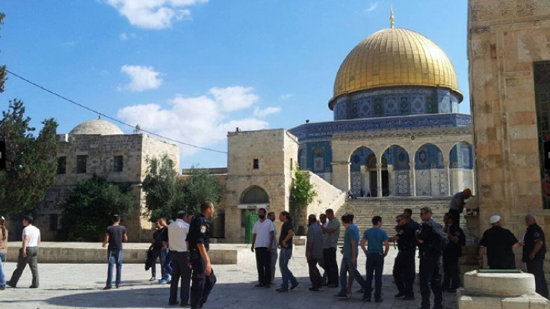 عشرات المستوطنين بقيادة المتطرف "غليك" يقتحمون المسجد الأقصى