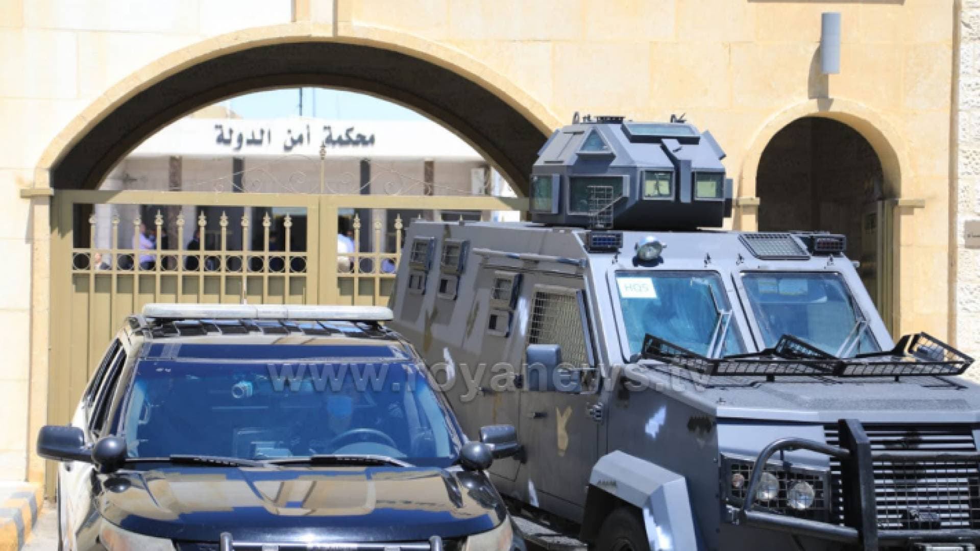 انتهاء الجلسة الثانية لمحاكمة المتهمين في قضية "الفتنة" عوض الله والشريف حسن