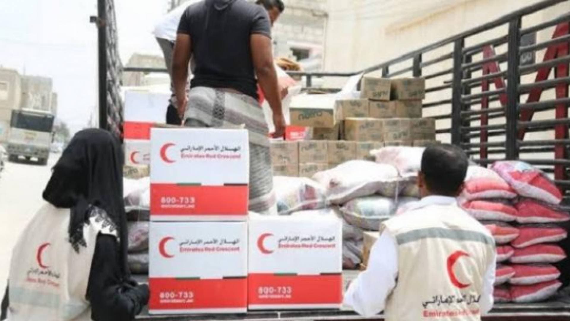 الهلال الأحمر الإماراتي يرسل ٢٠ سيارة إسعاف إلى غزة