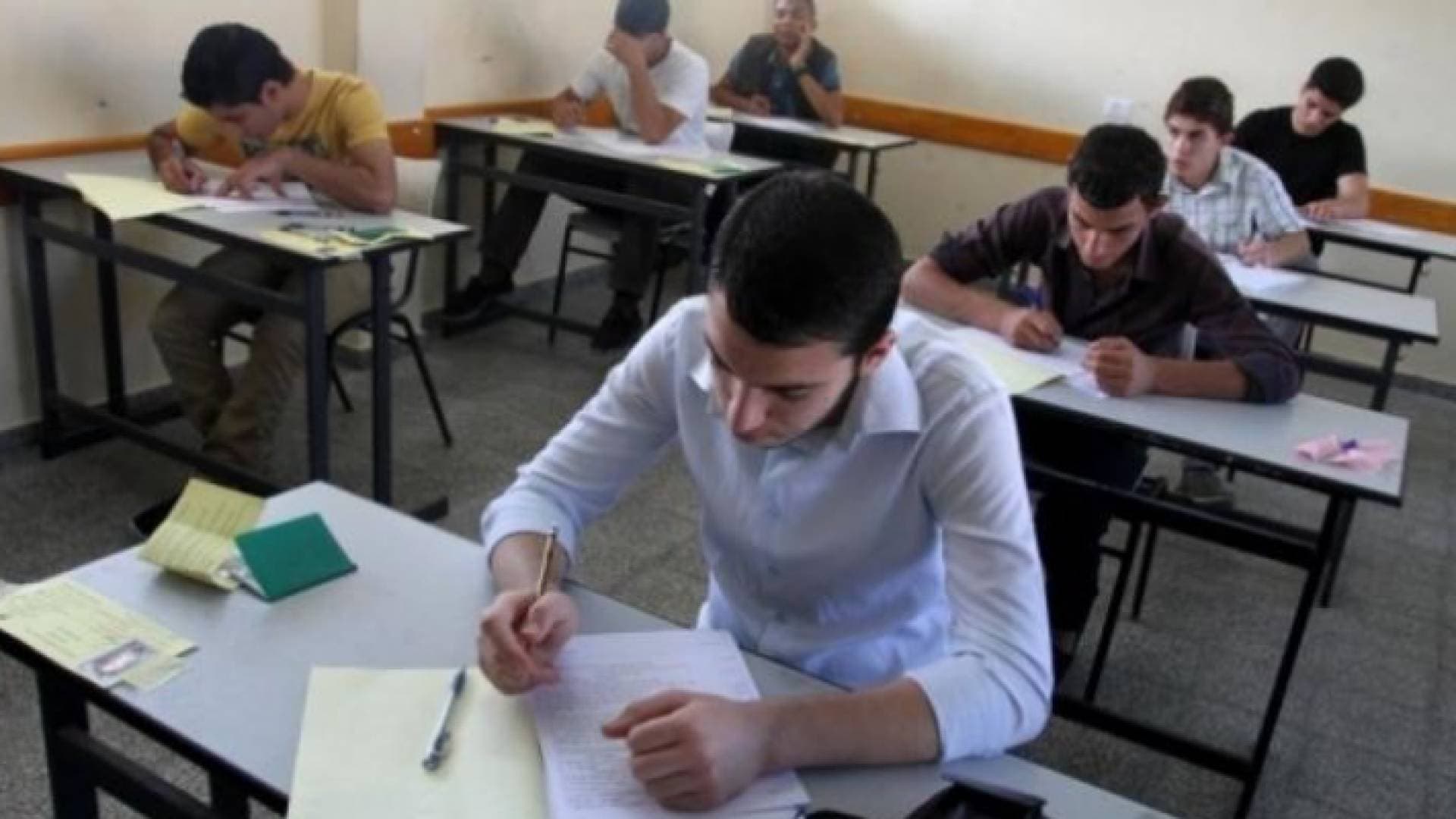 فلسطين: ٨٤٥٩٨ طالبا وطالبة يخوضون امتحان التوجيهي الخميس