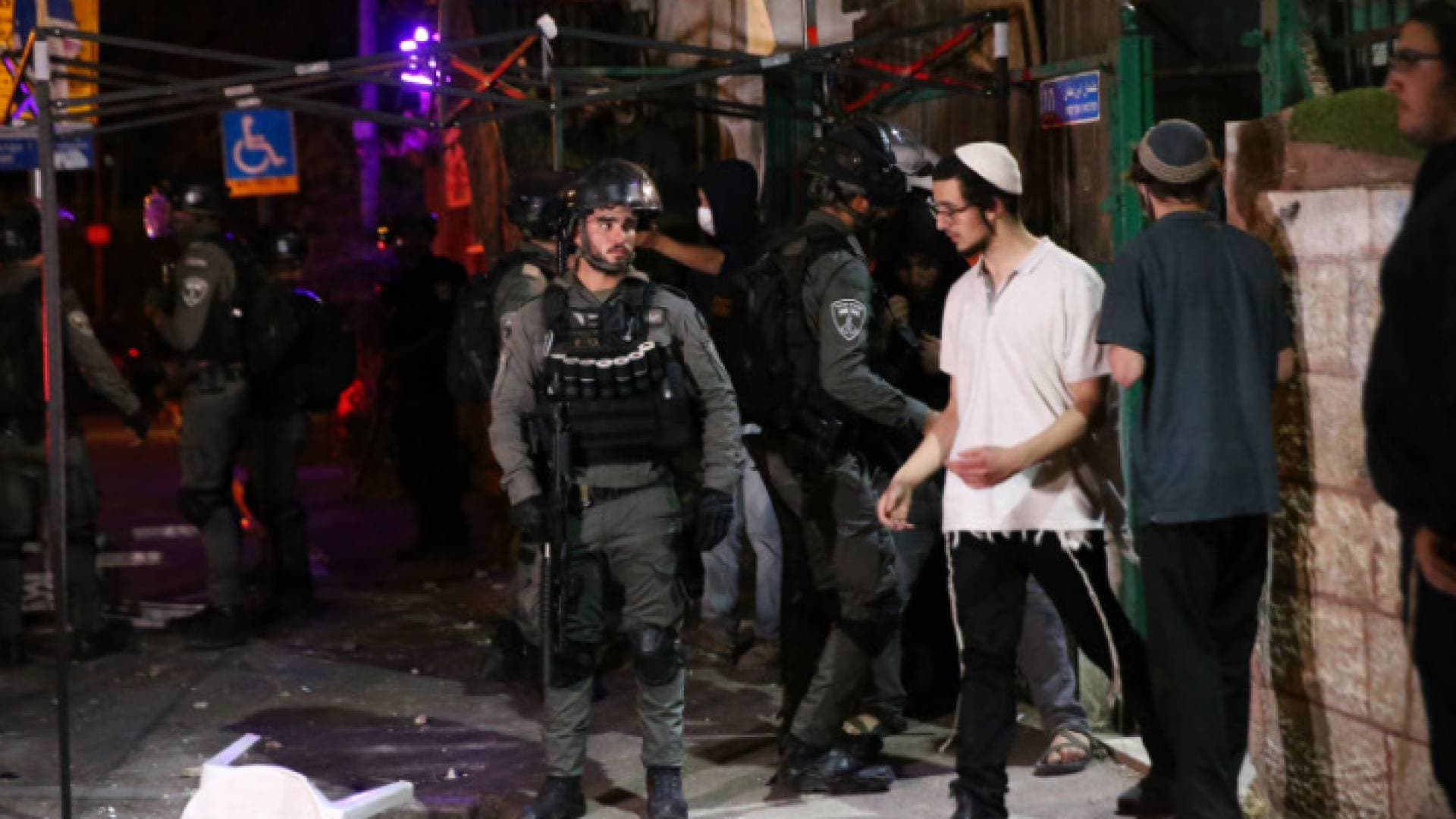 حي الشيخ جراح.. حصار مستمر واعتداءات مستمرة على الفلسطينيين - فيديو