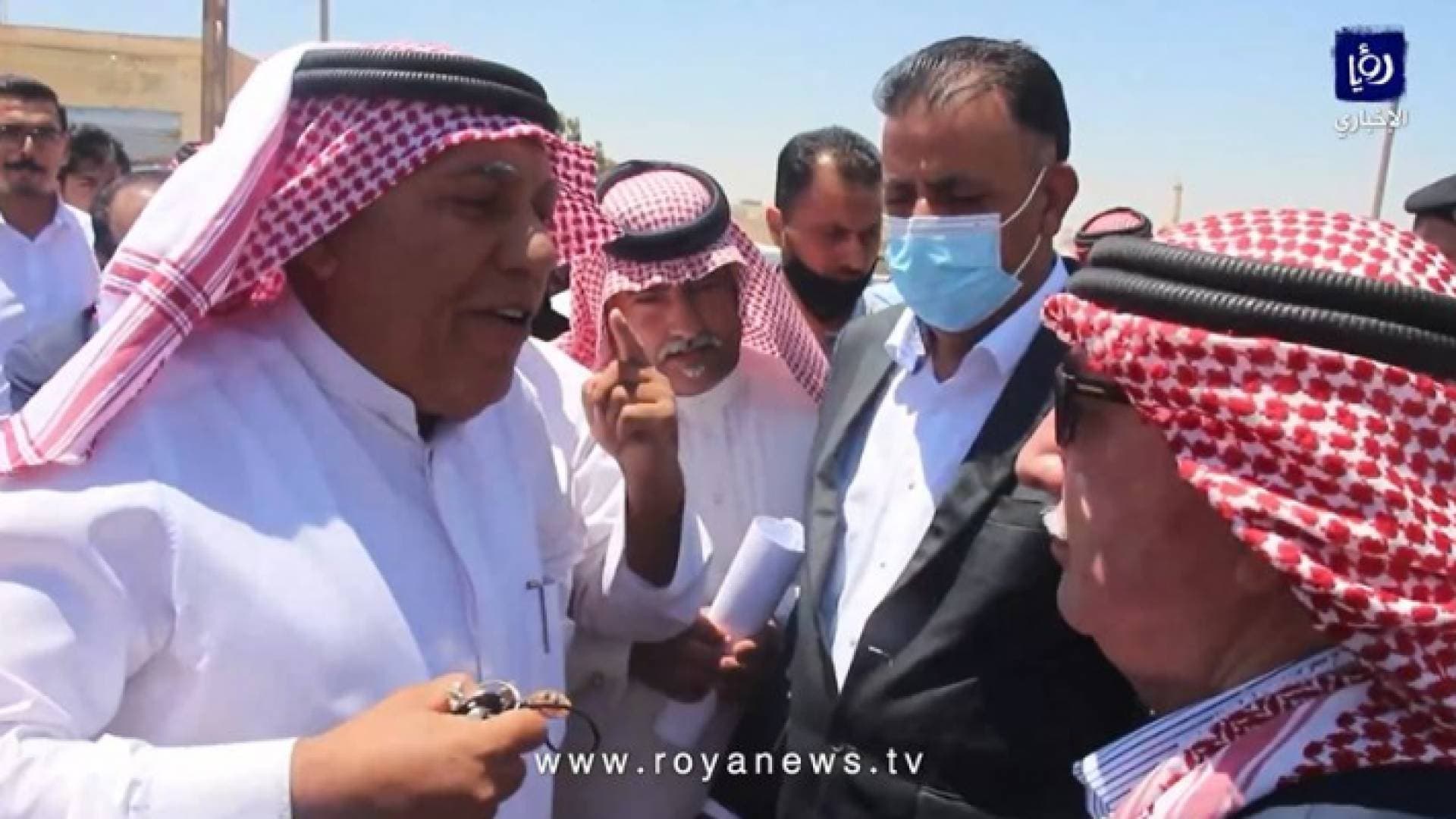 مواطنون في المفرق يعترضون زيارة وزير الأشغال لتقديم شكاواهم..والكسبي يستجيب - فيديو