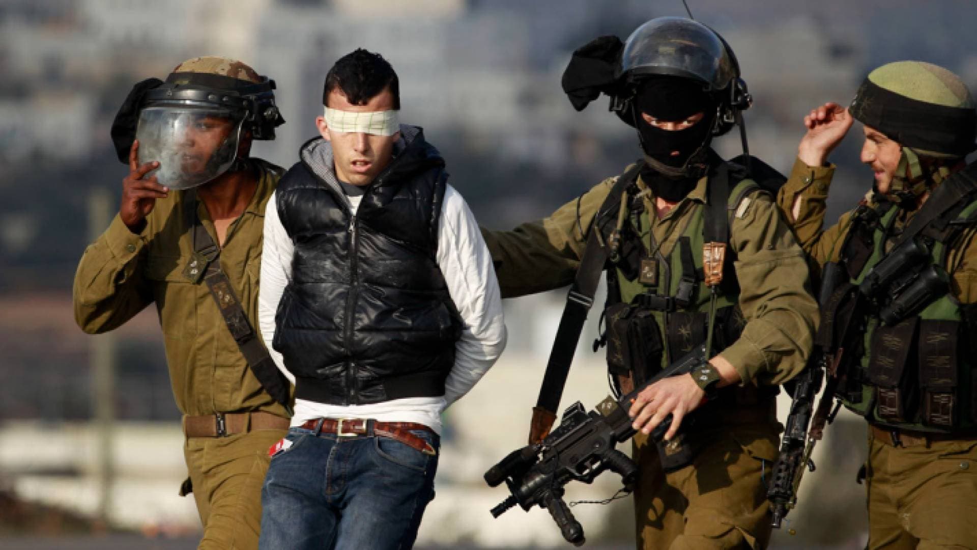 الاحتلال الإسرائيلي يعتقل ١١ فلسطينيا في الضفة الغربية