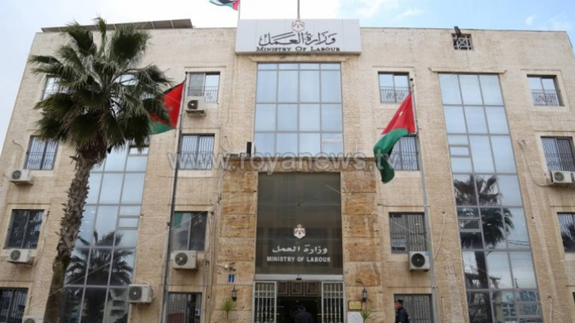 وزير العمل يكشف عن "حملة مشددة" لتسفير العمالة المخالفة.. تفاصيل