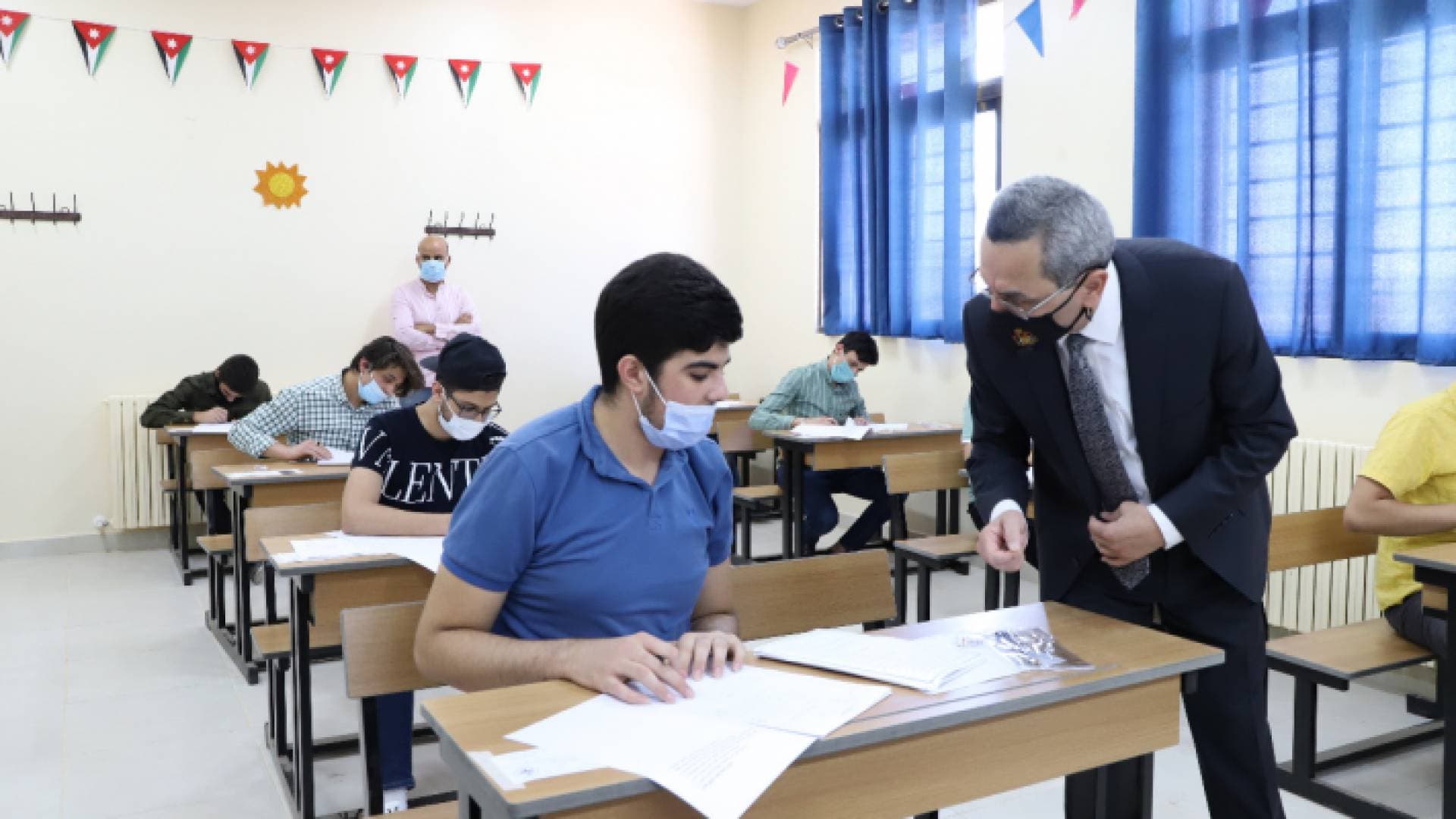 وزير التربية: الانطباع العام من الطلبة أظهر توازنا في الأسئلة والمدة الزمنية لامتحان السبت