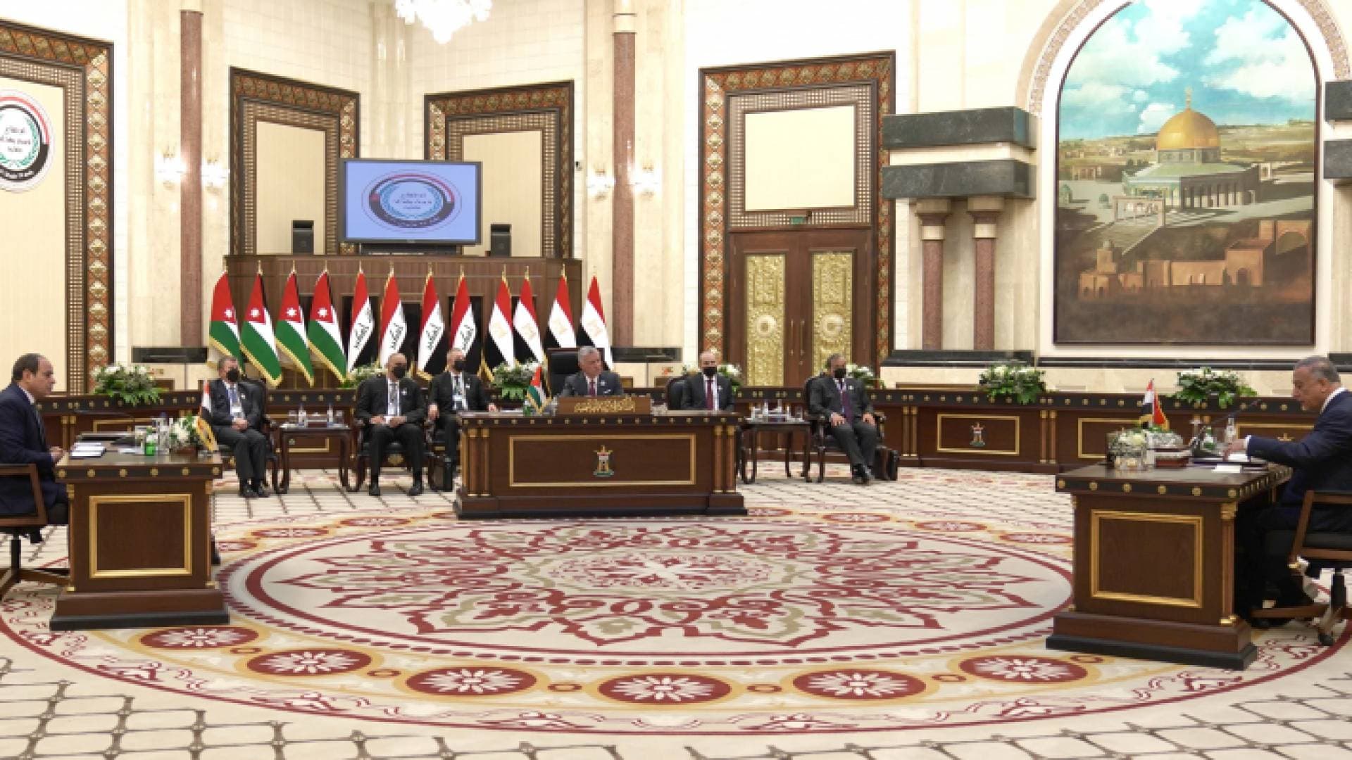 الرئيس العراقي يقيم مأدبة غداء تكريما للملك والرئيس المصري
