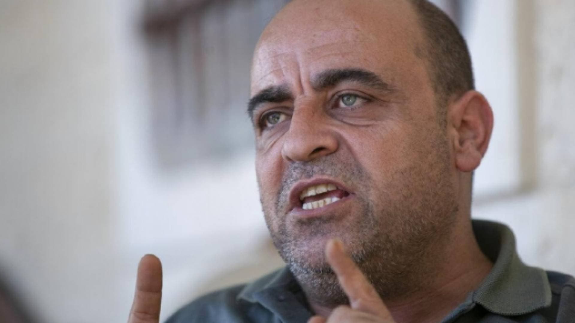 كاميرات مراقبة توثق عملية اعتقال واغتيال الناشط الفلسطيني نزار بنات - فيديو