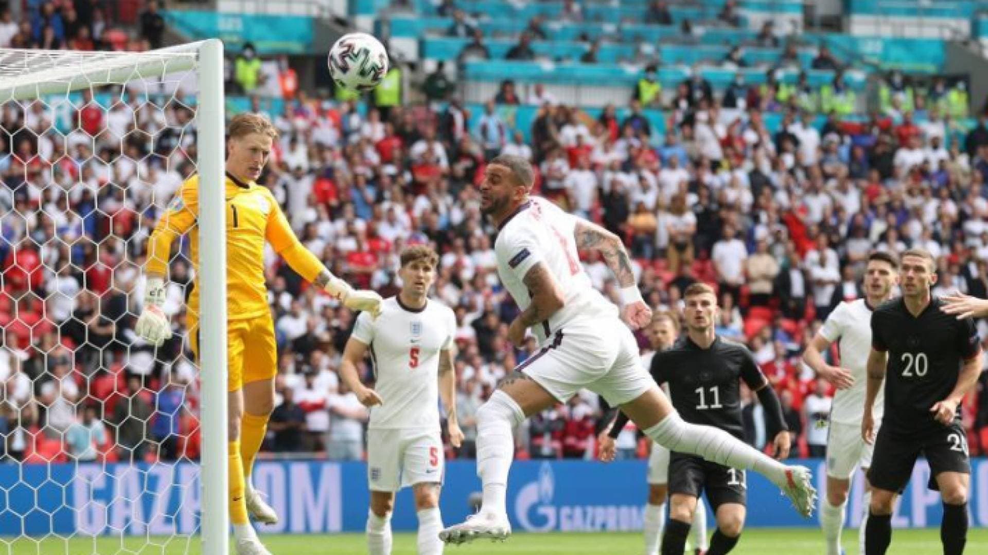 انجلترا تكسر العقدة وتخرج ألمانيا من اليورو
