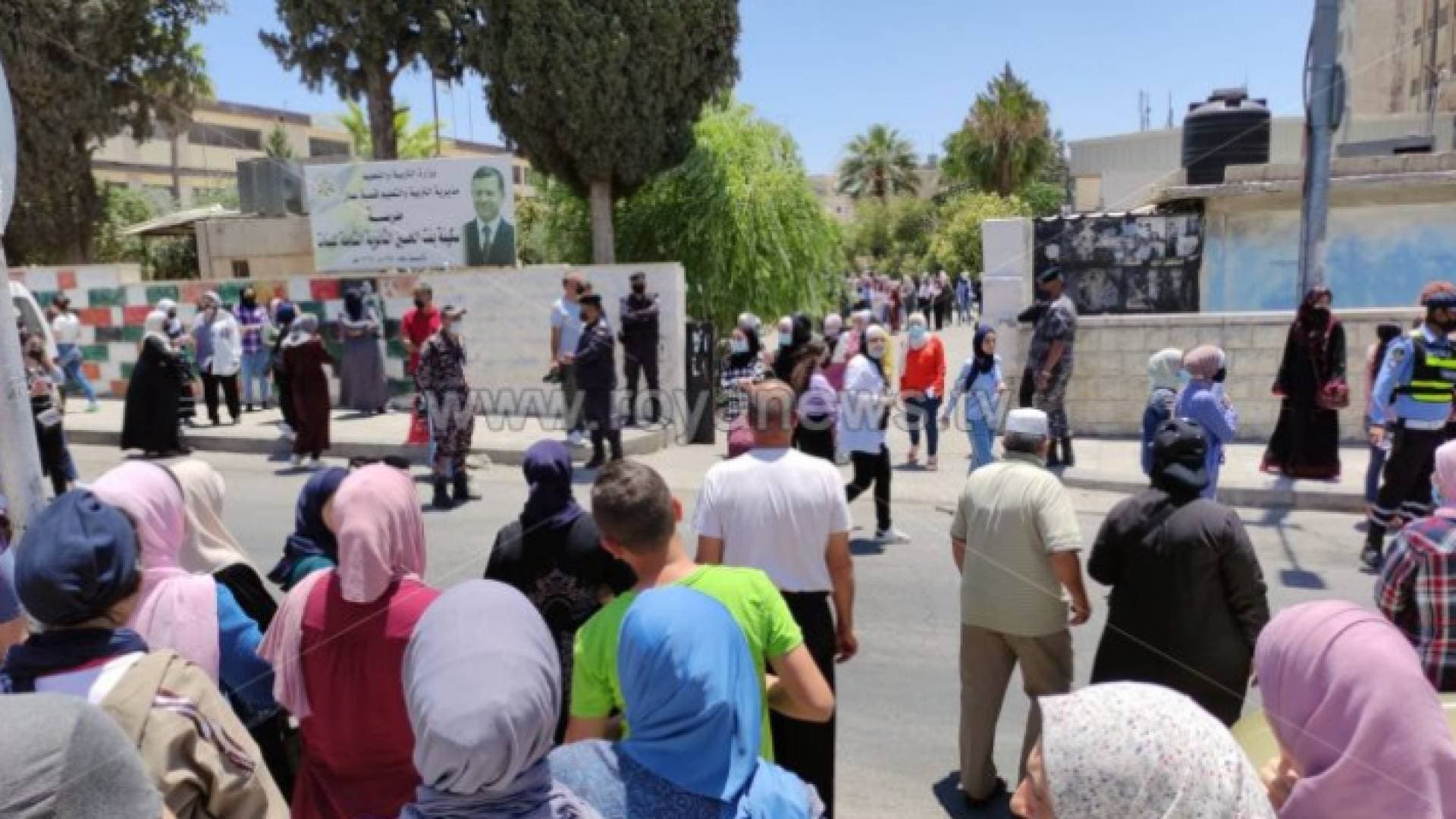 طلبة "التوجيهي" يتقدمون للامتحان الرابع على جلستين - فيديو