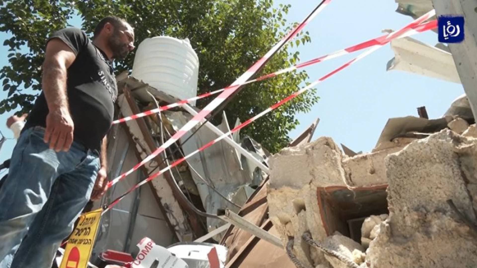 الاحتلال يقتحم حي البستان في بلدة سلوان ويهدم منشأة تجارية - فيديو