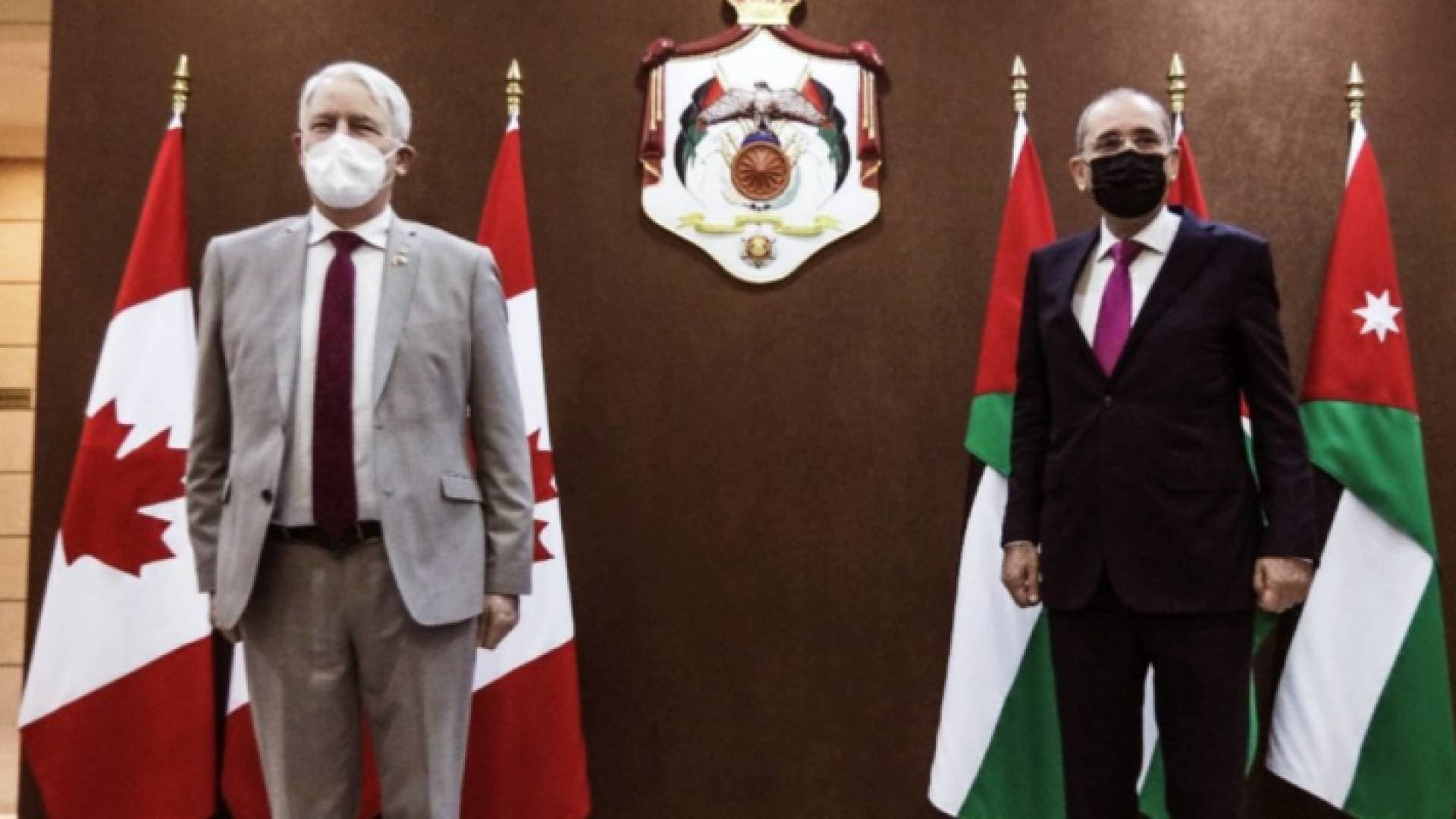 الصفدي يلتقي نظيره الكندي ويعقدان مؤتمرا صحفيا.. فيديو