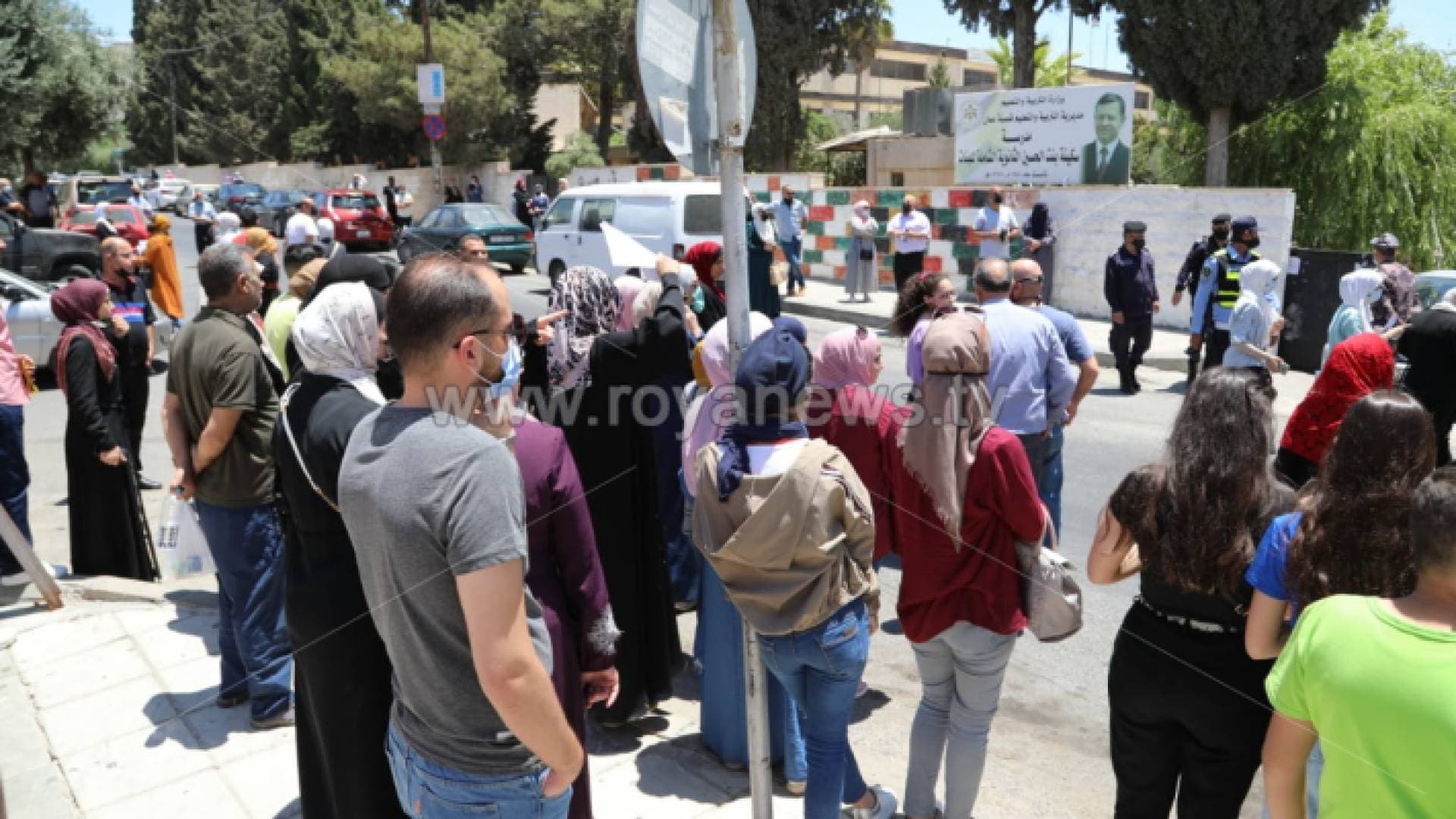 ١٥٥٩٨٣ طالب وطالبة يتقدمون لامتحانات التوجيهي الخميس