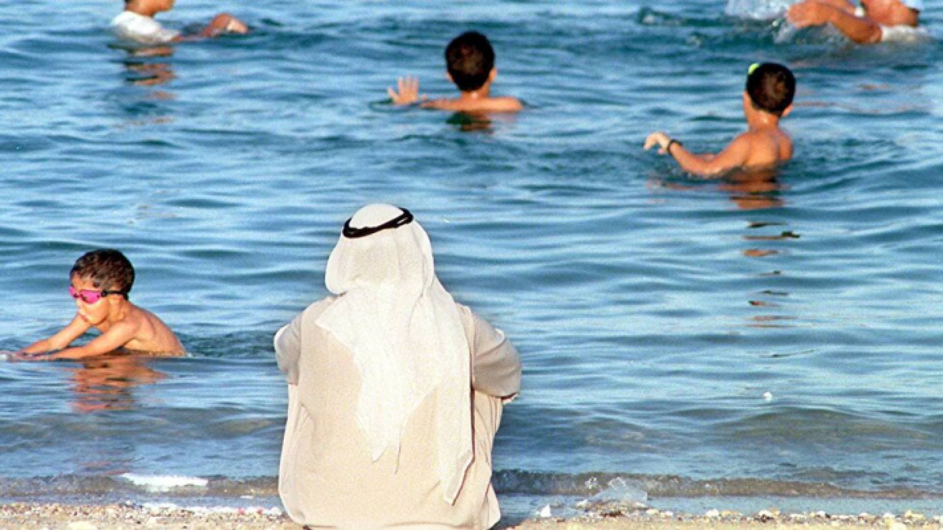 لماذا تقتل درجات الحرارة الأربعينية المئات في بعض دول العالم فيما يتعايش معها سكان الجزيرة العربية