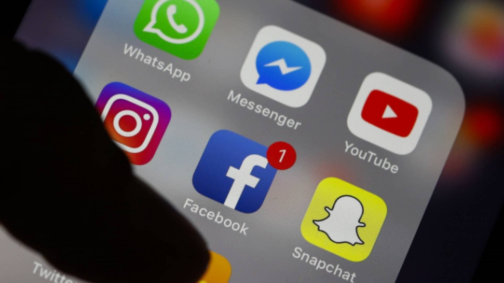 الافتاء: يحرم نشر ما فيه ترويع للآخرين ولو بقصد المزاح