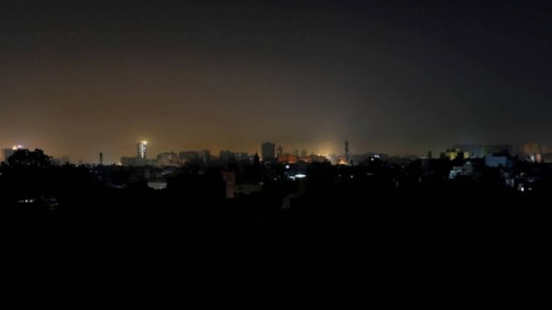 في جميع المحافظات.. انقطاع شبه كامل للكهرباء بالعراق
