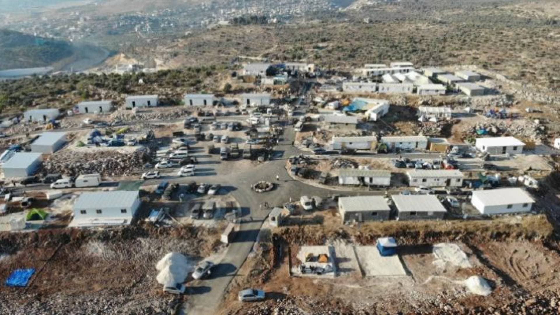 المستوطنون يغادرون بؤرة "أفيتار" قرب نابلس بعد اتفاق مع حكومة بينيت - فيديو