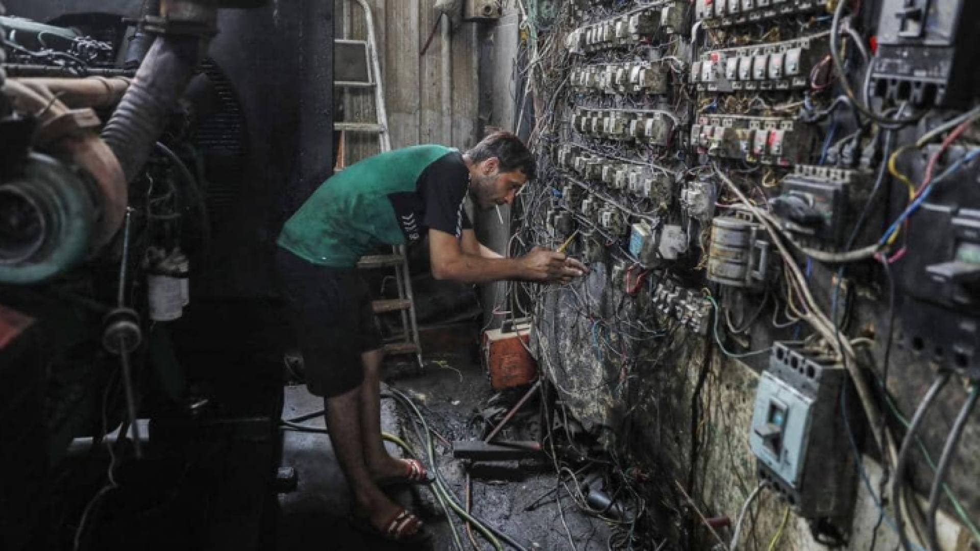 العراق يعلن إعادة منظومة الكهرباء إلى الخدمة
