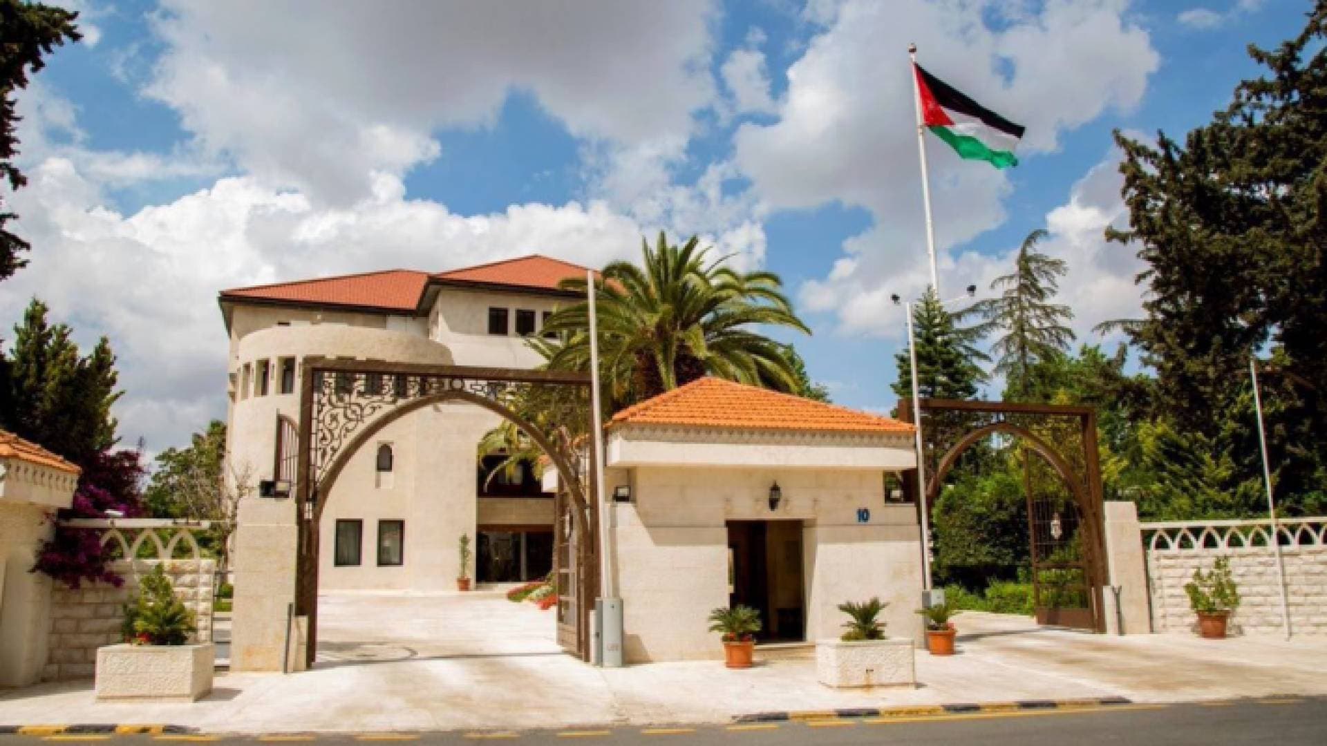 الحكومة: لجنة وزارية ستعمل لحل قضايا المستثمرين في الأردن - فيديو