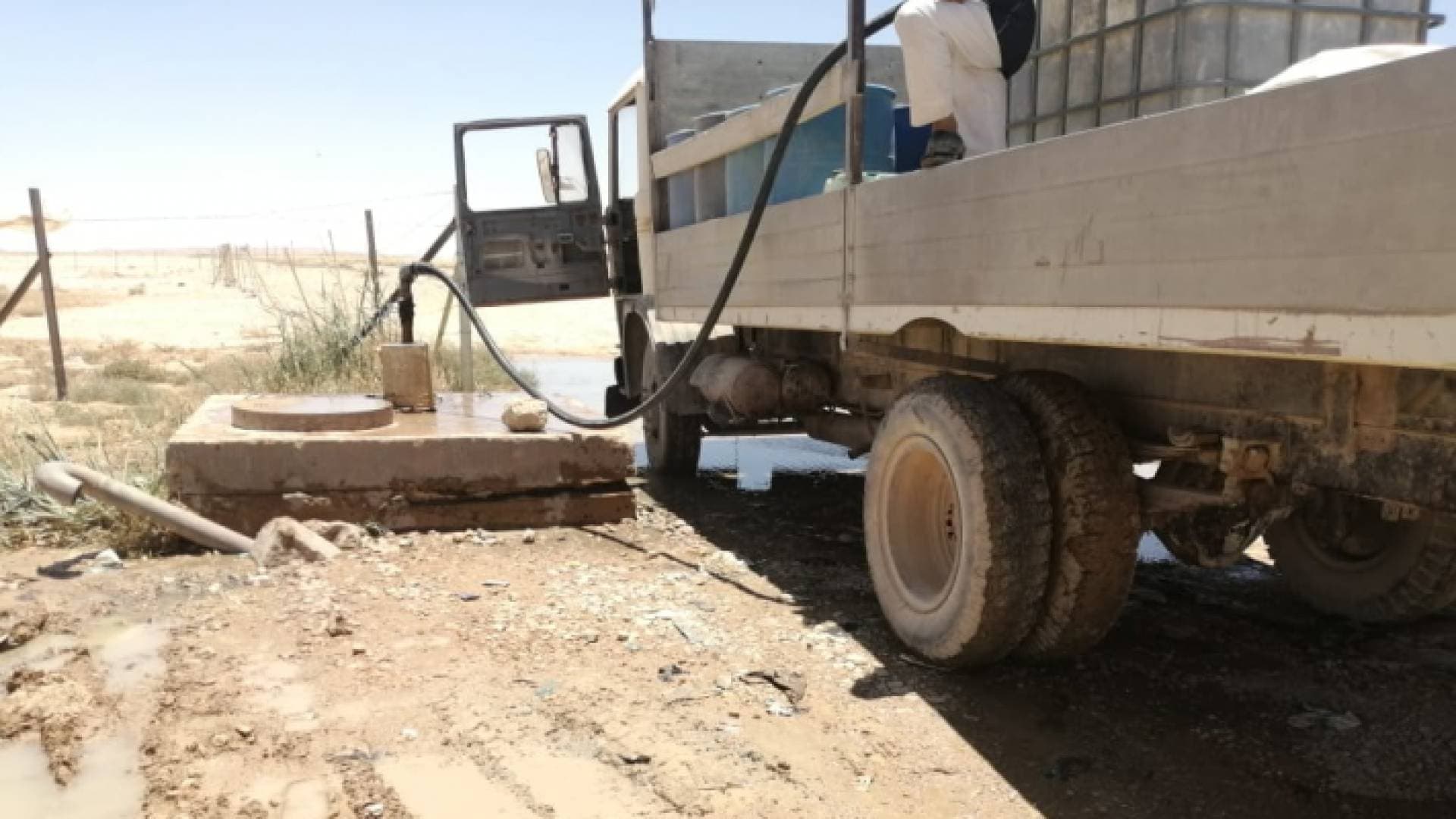 "المياه": ضبط صهاريج تعتدي على خط ناقل مياه السلطاني في الكرك.. صور