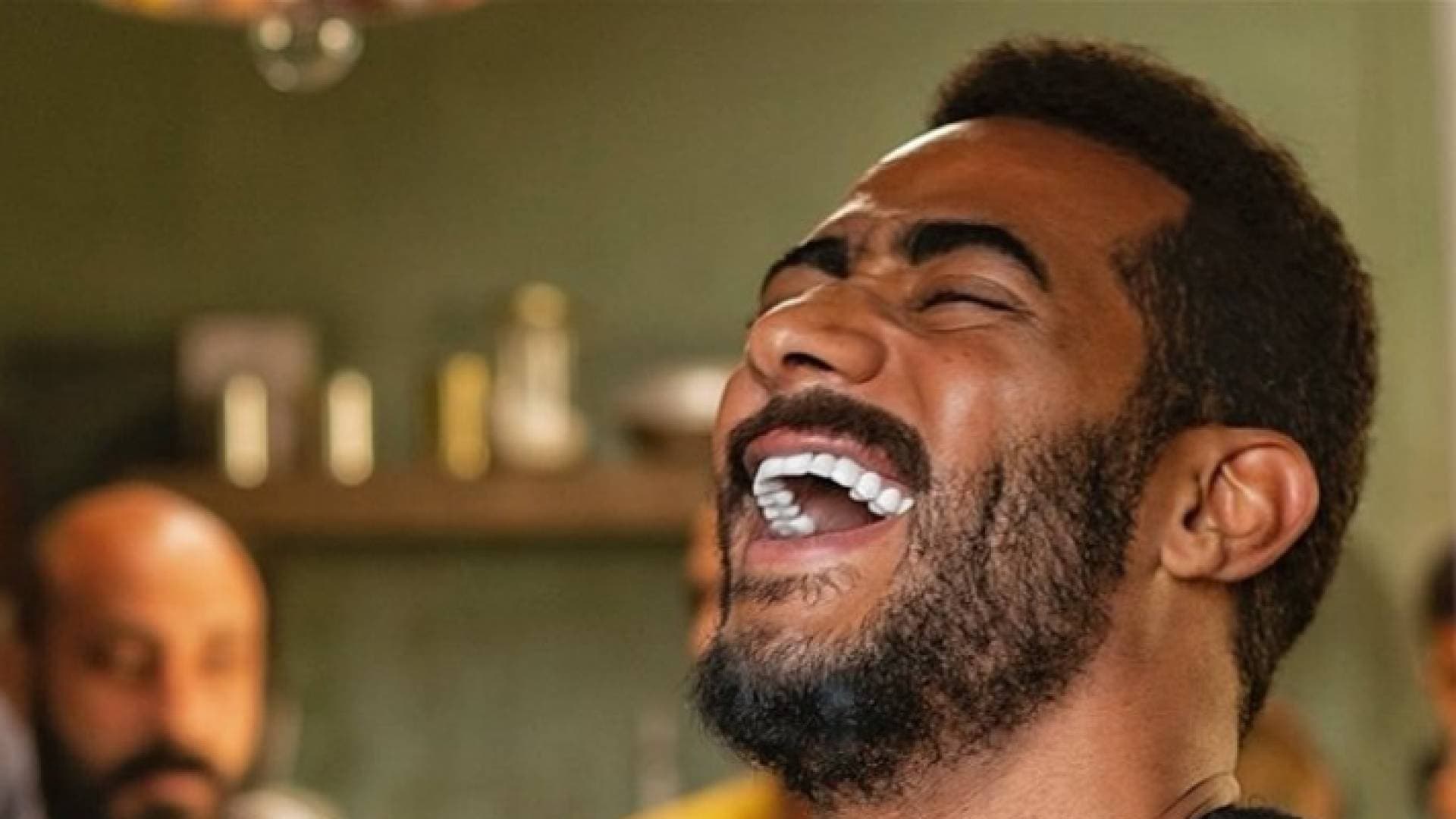 محمد رمضان يتسبب بإغلاق مطعم شهير في دبي لشدة التزاحم "فيديو"