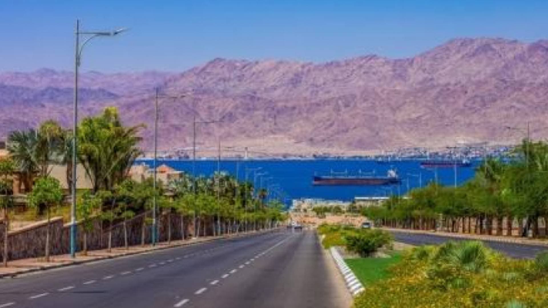 محافظ العقبة: إقبال كثيف لزيارة العقبة بعد تطعيم ٧١% من السكان