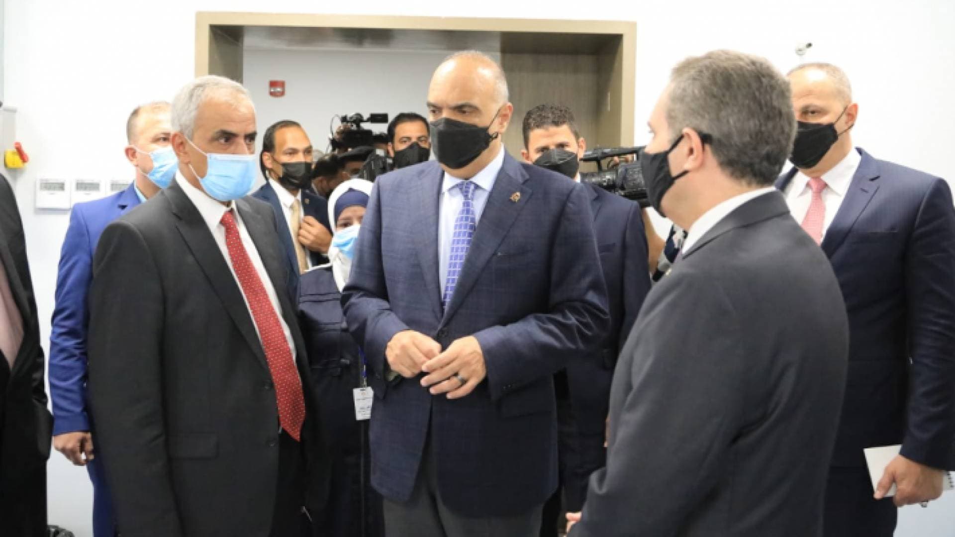 الخصاونة لمدير البشير: "معك شهر ونص ورح أرجع بعدها" - فيديو