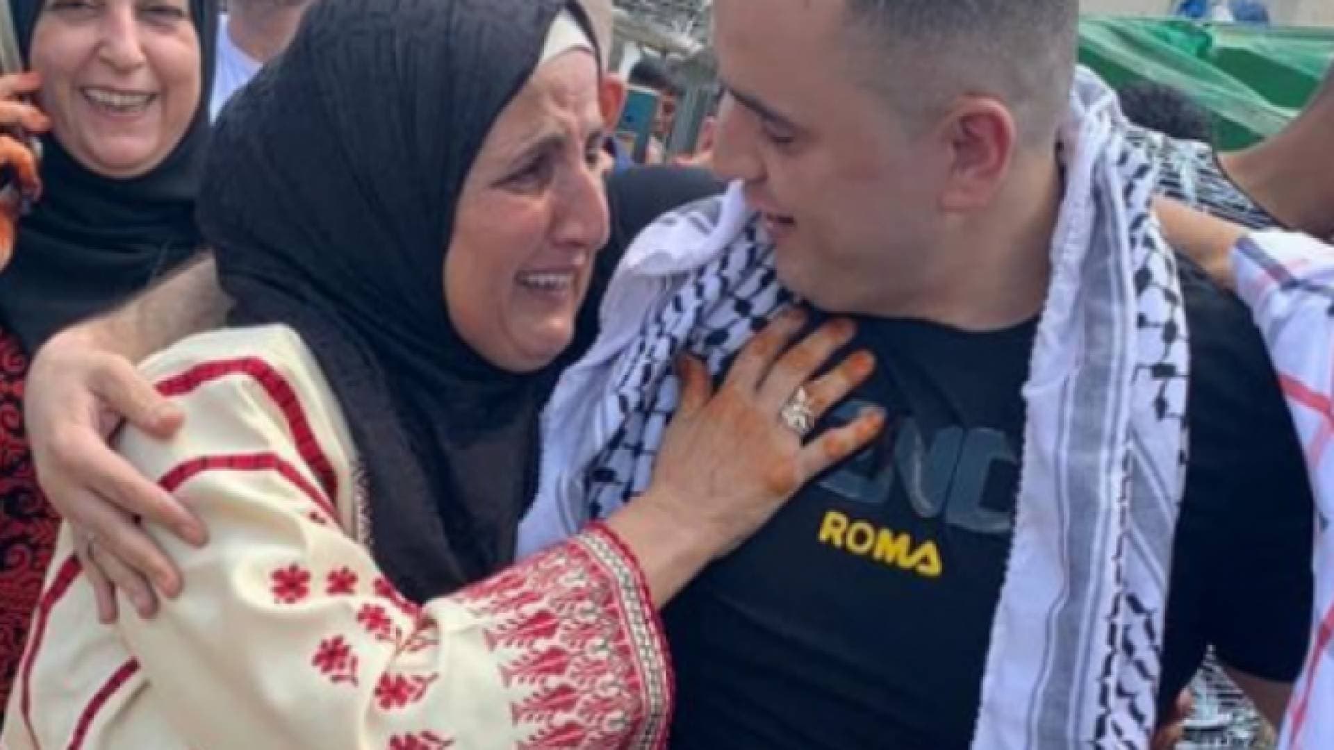 الأسير الفلسطيني محمد علي يعانق الحرية بعد ١٤ عاما من الأسر "فيديو"