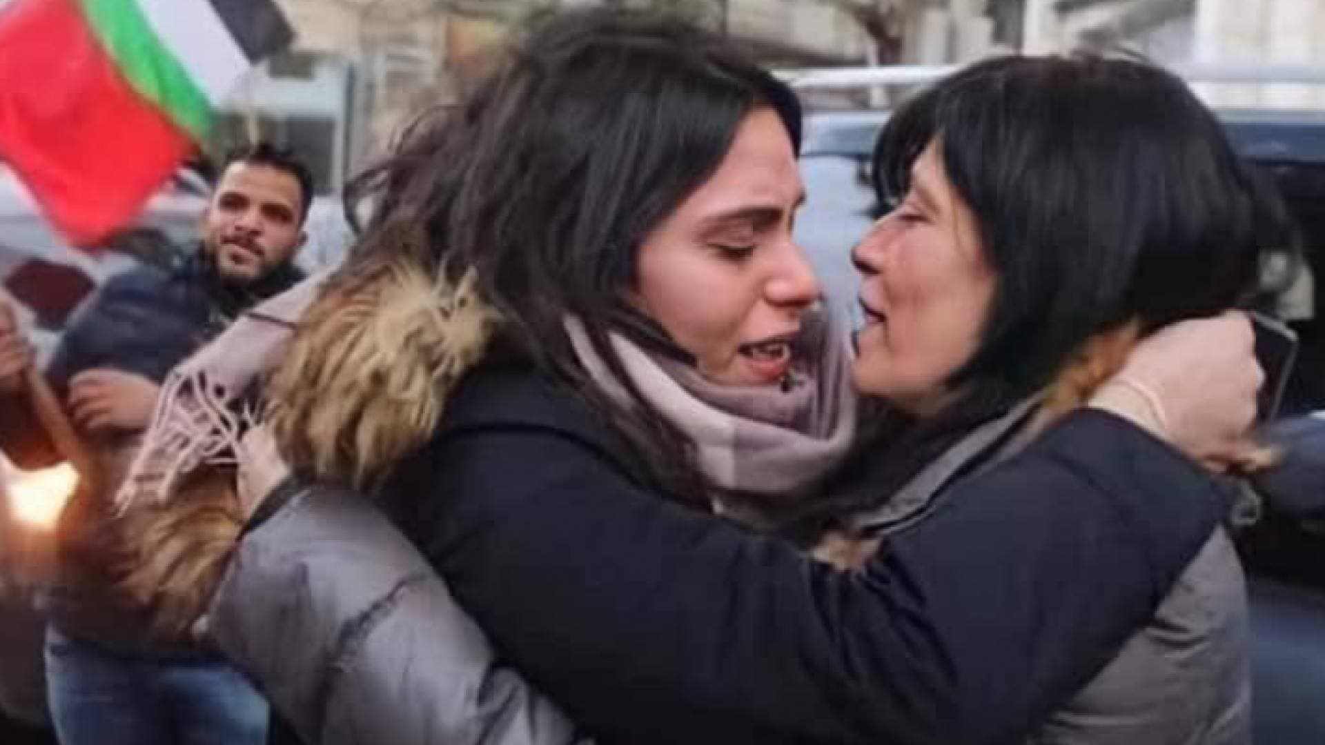 الأسيرة الفلسطينية خالدة جرار بعد إبلاغها بوفاة ابنتها: أنا قوية ورح أضل قوية