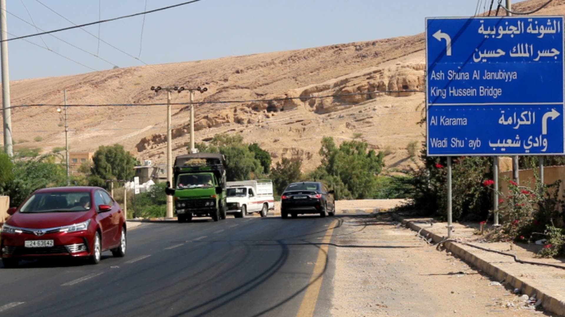 المباشرة بإنشاء تحويلات مرورية على طريق الشونة الجنوبية - الكفرين.. فيديو