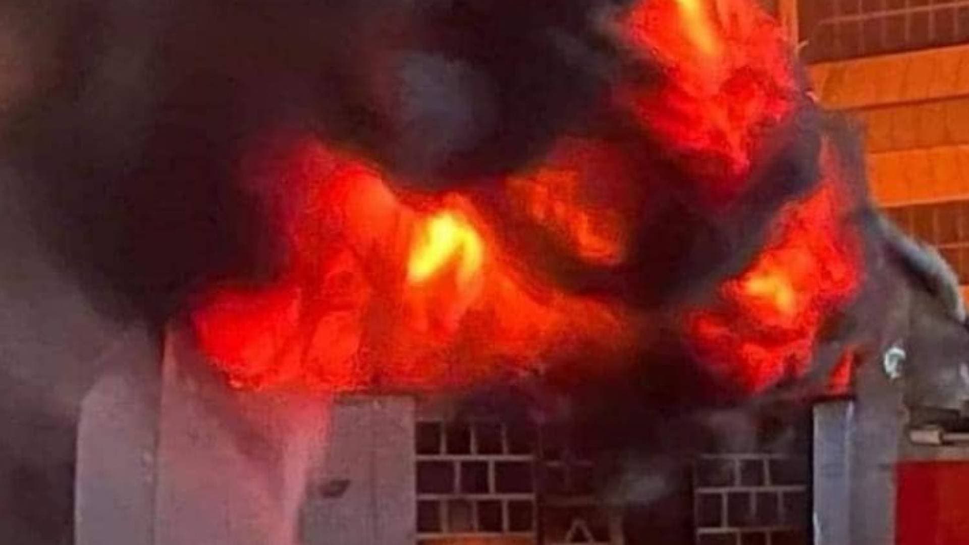 العراق.. الكاظمي يأمر باعتقال مسؤوليين على خلفية حريق مستشفى الحسين