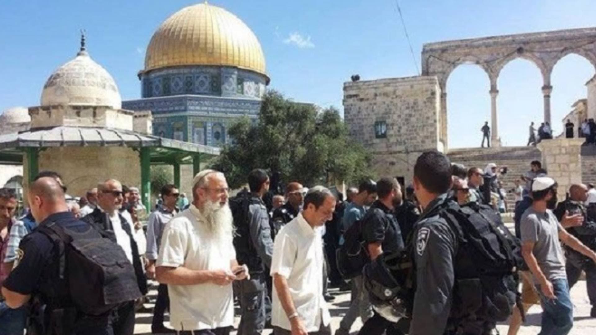 مستوطنون بقيادة المتطرف "غليك" يقتحمون المسجد الأقصى