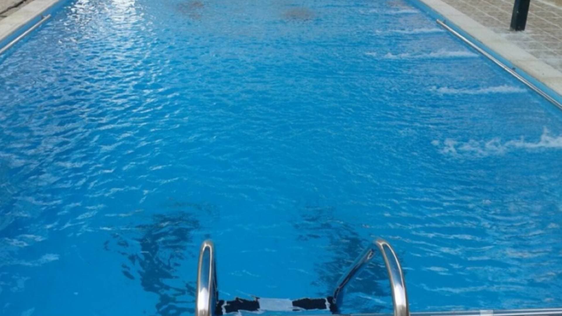 إصابة ١٣ شخصا بتسمم كيماوي ببركة سباحة في جرش