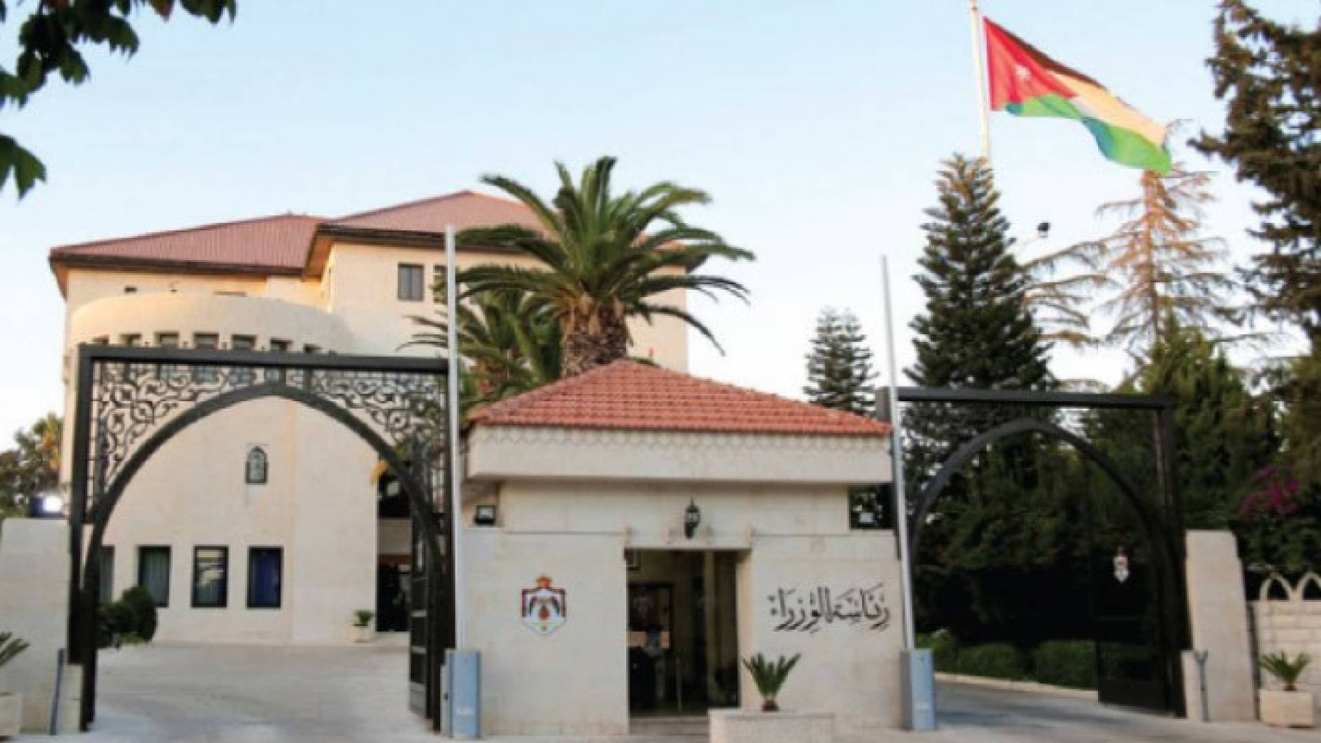 الحكومة تنشر تفاصيل أمر الدفاع (٣٢)
