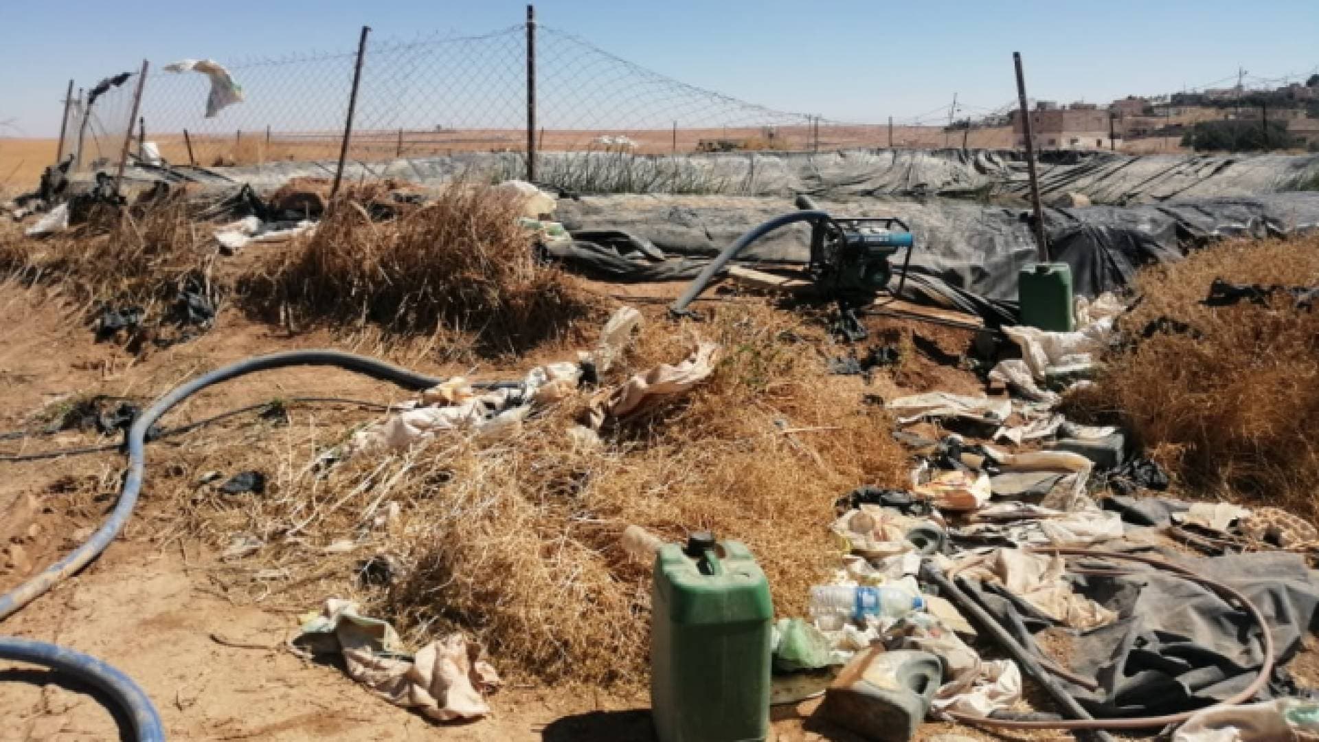 ضبط ٨٠ اعتداء جديدا على خطوط مياه في الكرك - صور