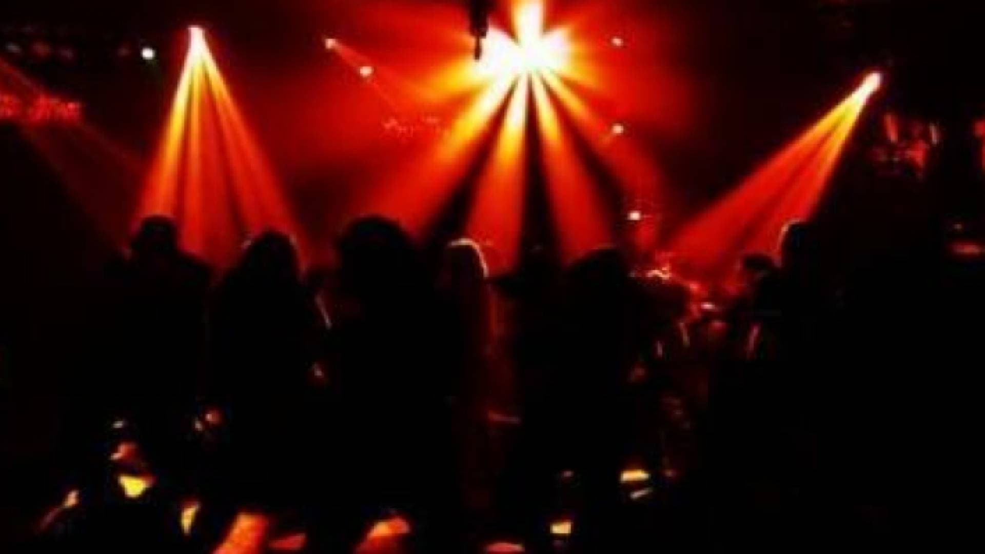 الأمن يداهم مقهى في إربد أقام "حفلا مشبوها" ويوقف ٣٠ شخصا